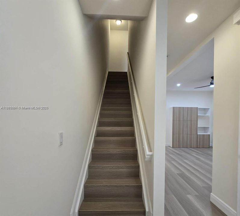 В аренду: $3,100 (3 спален, 2 ванн, 1316 Квадратных фут)