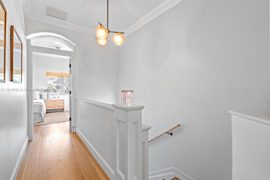 For Sale: $2,345,000 (3 beds, 2 baths, 1967 Square Feet)