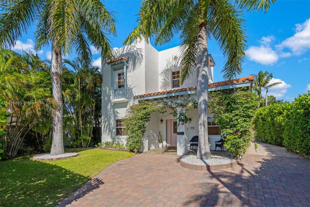 For Sale: $2,345,000 (3 beds, 2 baths, 1967 Square Feet)