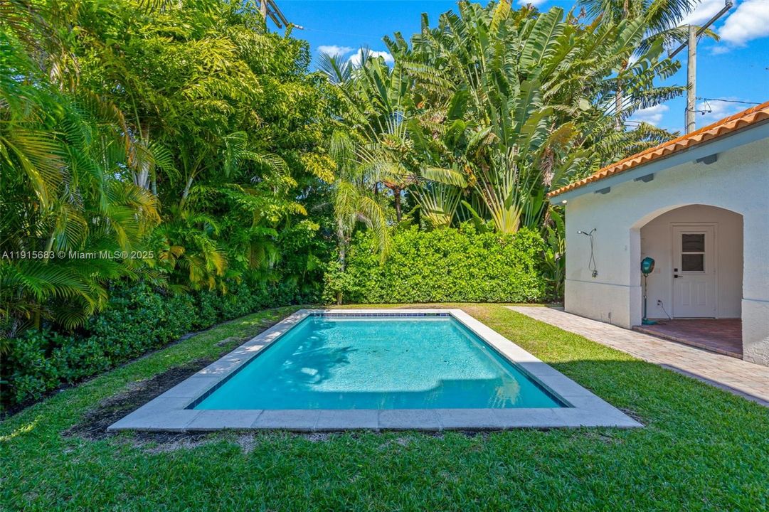 For Sale: $2,345,000 (3 beds, 2 baths, 1967 Square Feet)