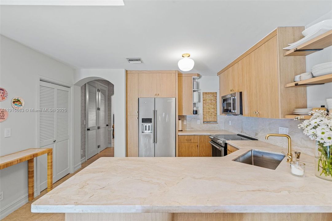 For Sale: $2,345,000 (3 beds, 2 baths, 1967 Square Feet)