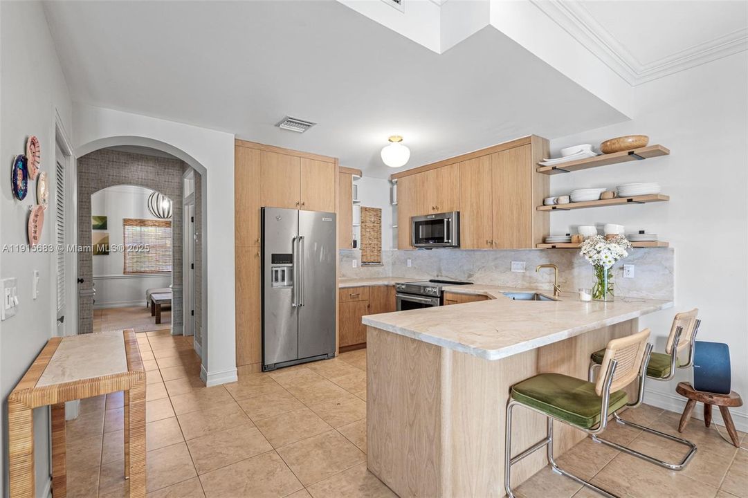 For Sale: $2,345,000 (3 beds, 2 baths, 1967 Square Feet)