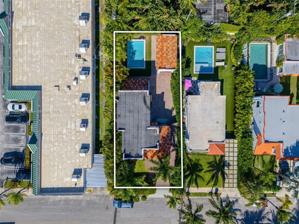 For Sale: $2,345,000 (3 beds, 2 baths, 1967 Square Feet)