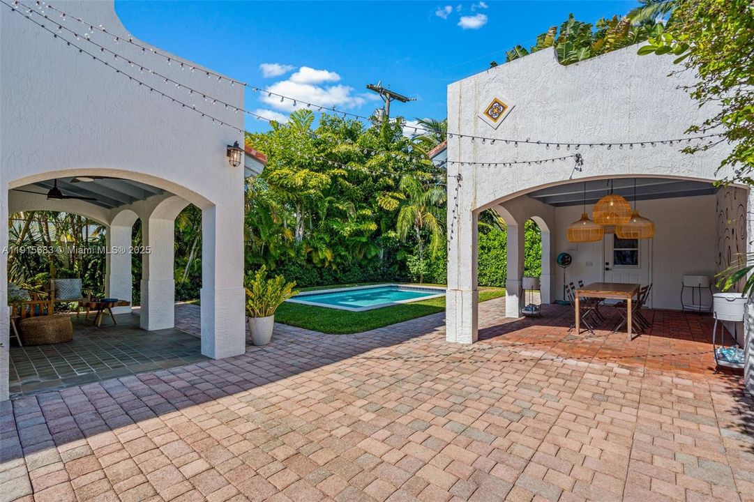 For Sale: $2,345,000 (3 beds, 2 baths, 1967 Square Feet)