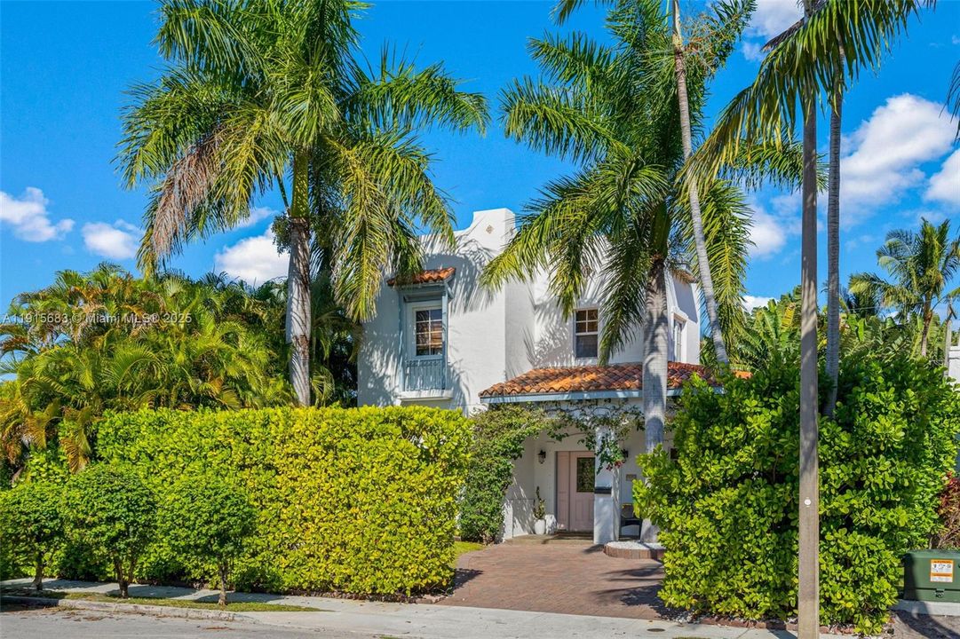 For Sale: $2,345,000 (3 beds, 2 baths, 1967 Square Feet)