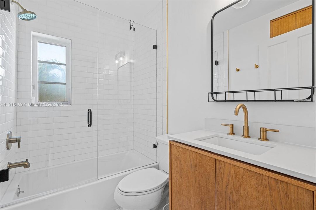 For Sale: $2,345,000 (3 beds, 2 baths, 1967 Square Feet)