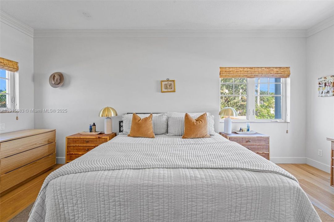 For Sale: $2,345,000 (3 beds, 2 baths, 1967 Square Feet)