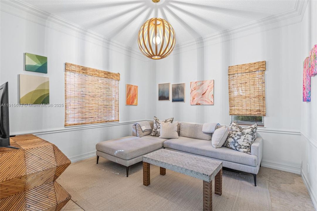 For Sale: $2,345,000 (3 beds, 2 baths, 1967 Square Feet)