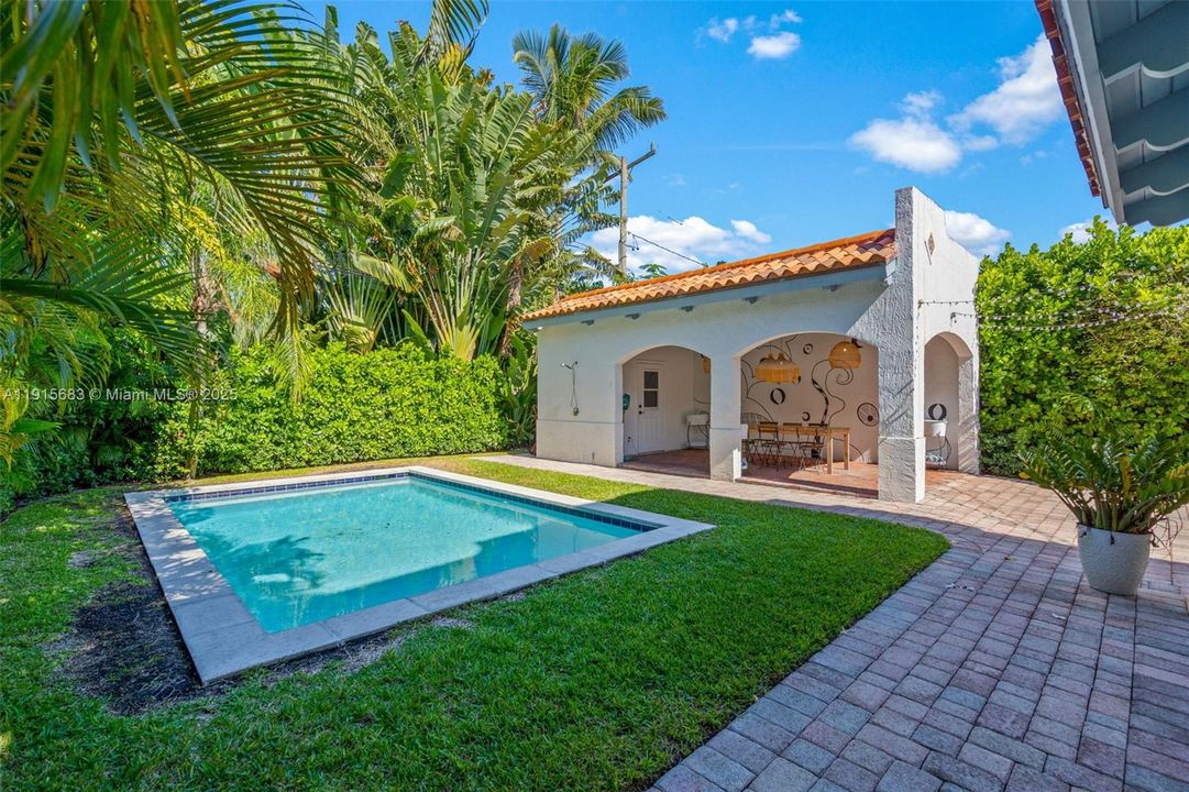 For Sale: $2,345,000 (3 beds, 2 baths, 1967 Square Feet)