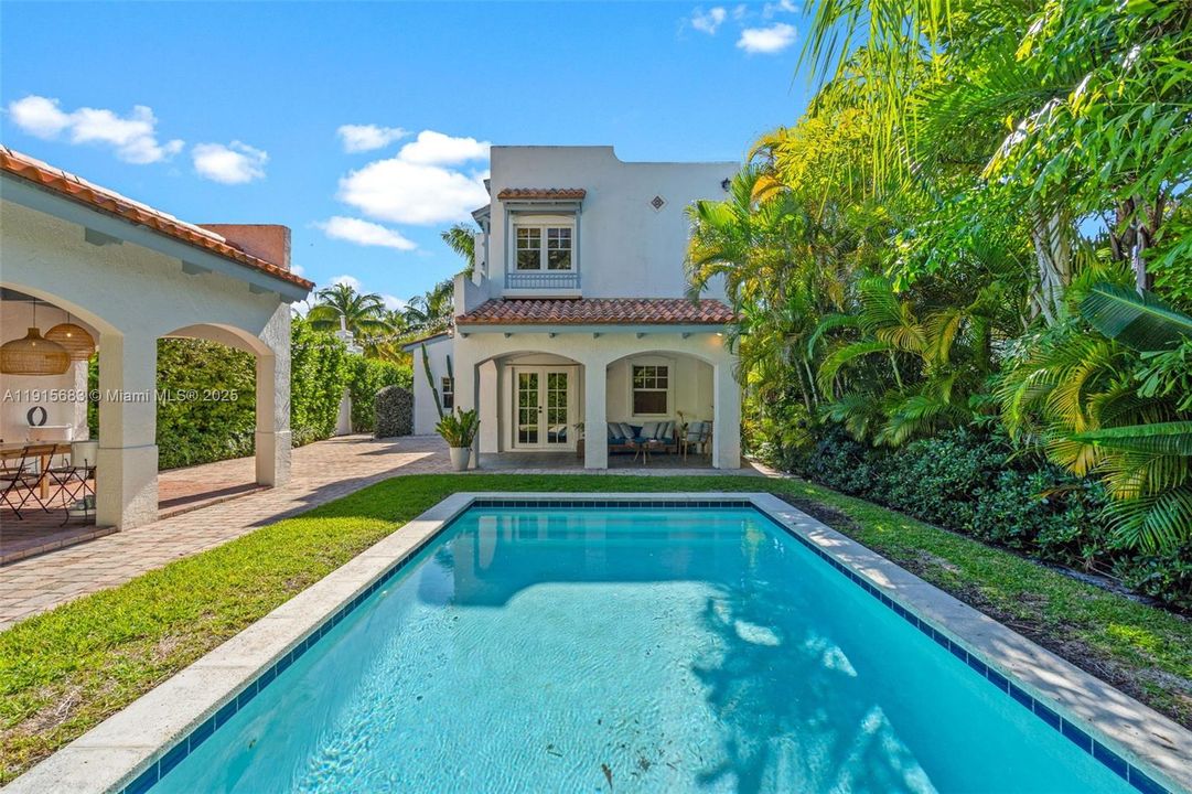 For Sale: $2,345,000 (3 beds, 2 baths, 1967 Square Feet)