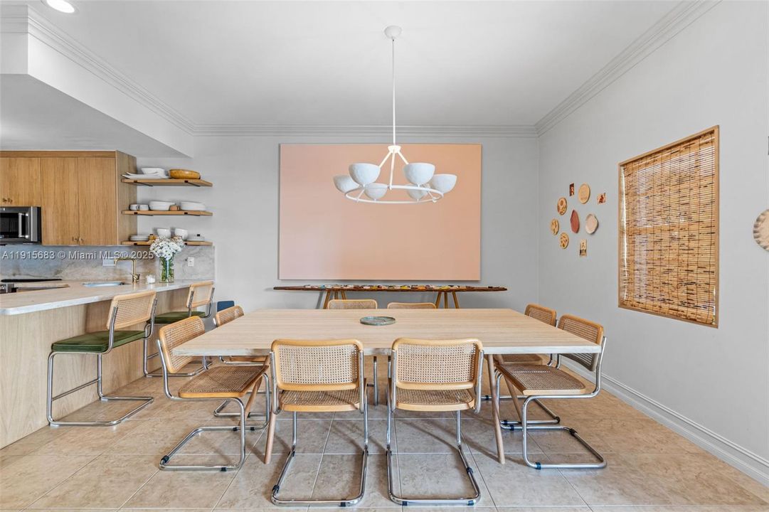 For Sale: $2,345,000 (3 beds, 2 baths, 1967 Square Feet)