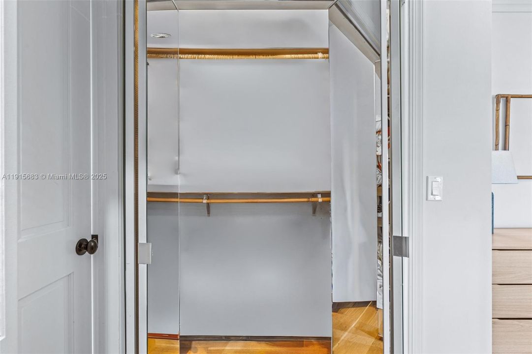 For Sale: $2,345,000 (3 beds, 2 baths, 1967 Square Feet)