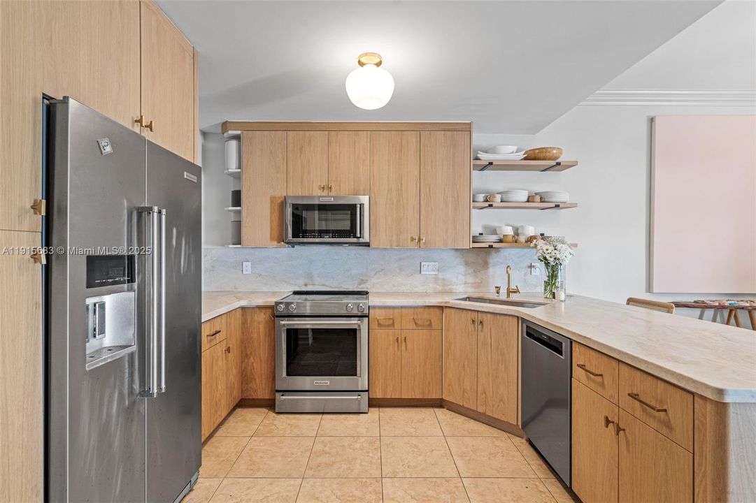 For Sale: $2,345,000 (3 beds, 2 baths, 1967 Square Feet)