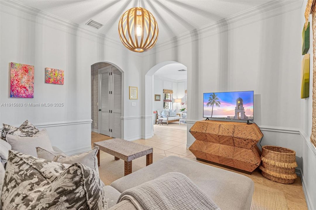 For Sale: $2,345,000 (3 beds, 2 baths, 1967 Square Feet)