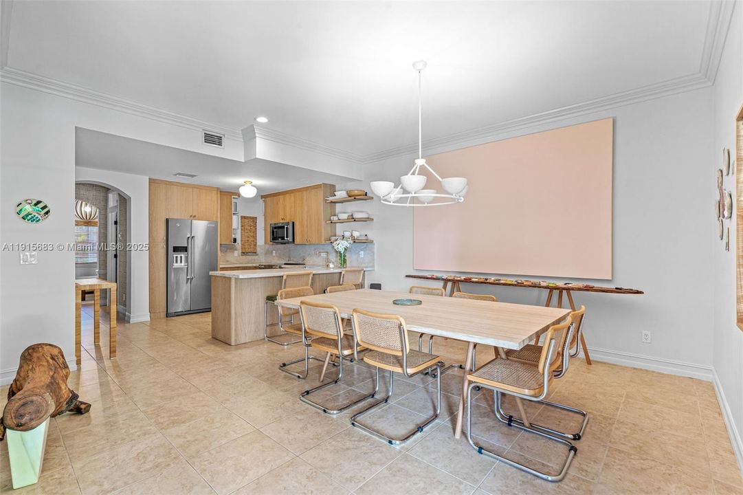 For Sale: $2,345,000 (3 beds, 2 baths, 1967 Square Feet)