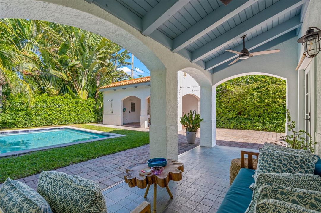 For Sale: $2,345,000 (3 beds, 2 baths, 1967 Square Feet)