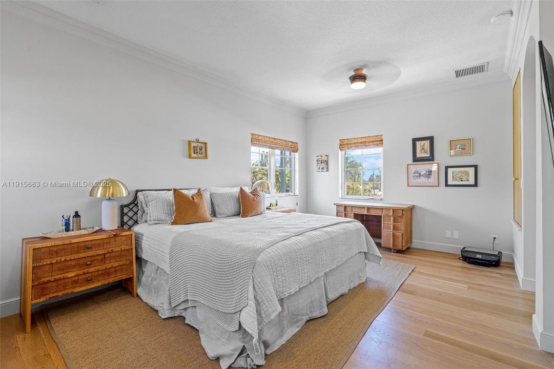 For Sale: $2,345,000 (3 beds, 2 baths, 1967 Square Feet)