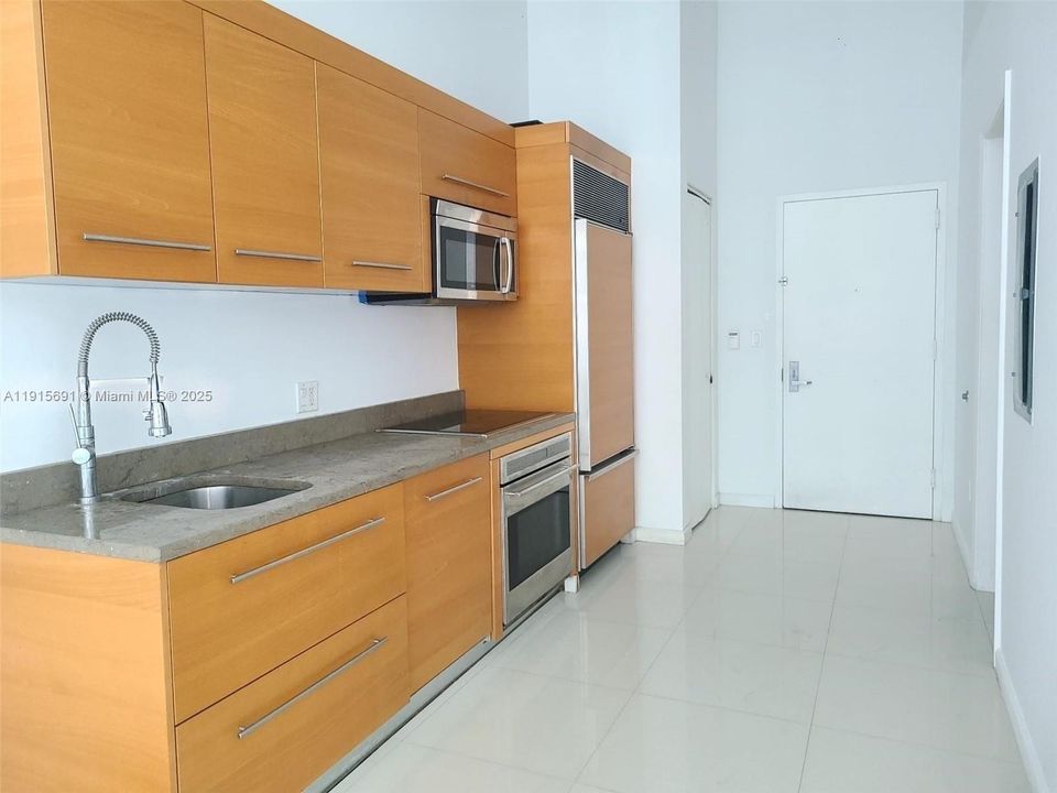 待售: $620,000 (1 贝兹, 1 浴室, 732 平方英尺)