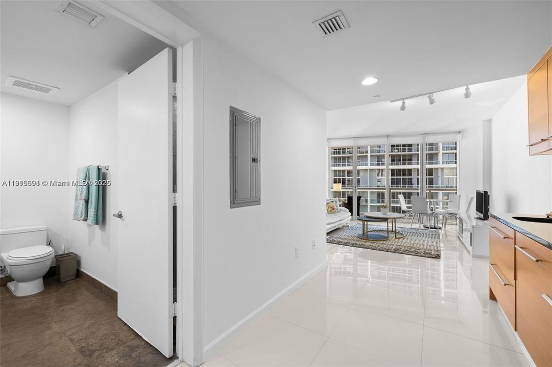 待售: $620,000 (1 贝兹, 1 浴室, 732 平方英尺)