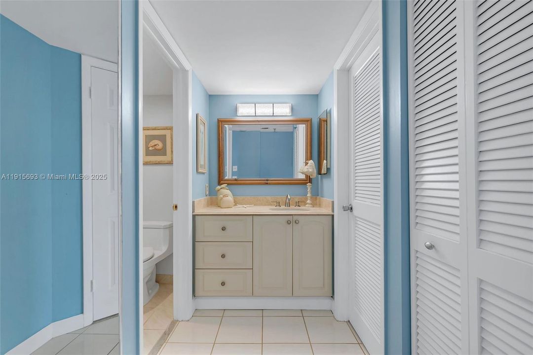 For Sale: $699,900 (2 beds, 2 baths, 1220 Square Feet)