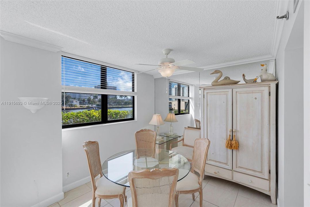 For Sale: $699,900 (2 beds, 2 baths, 1220 Square Feet)