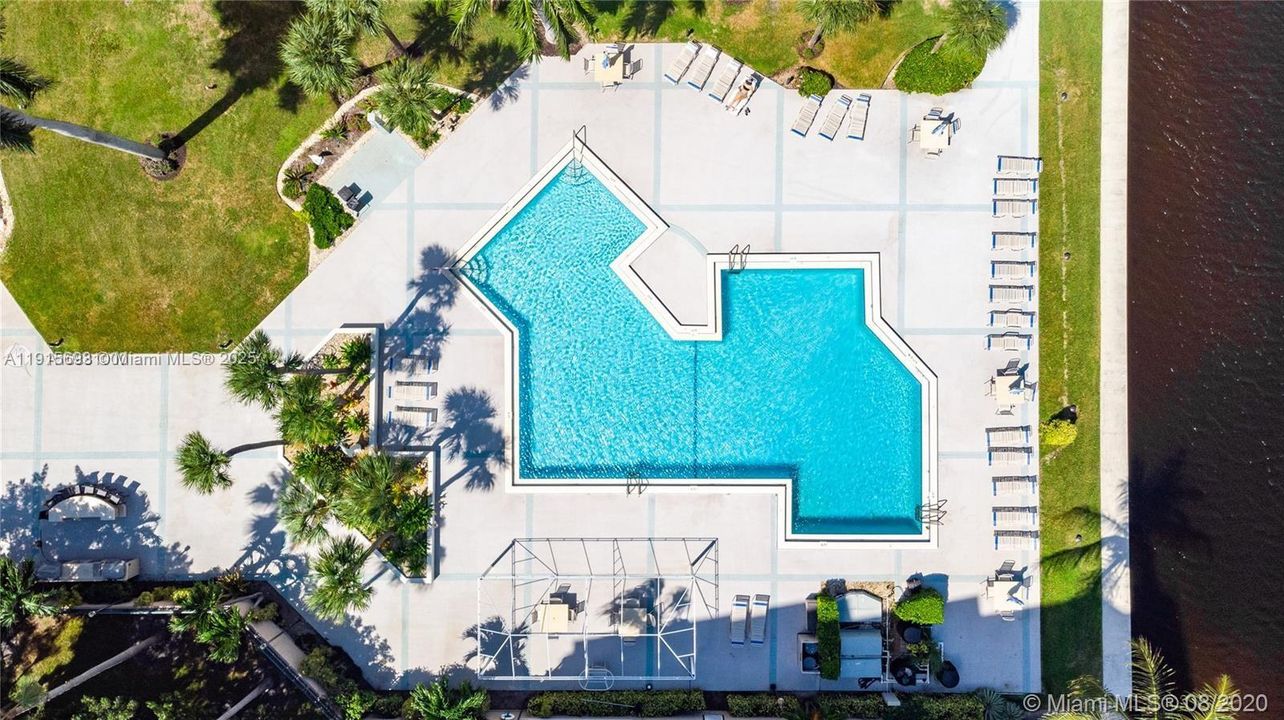 For Sale: $699,900 (2 beds, 2 baths, 1220 Square Feet)