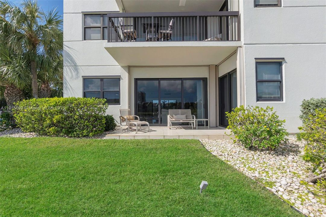 For Sale: $699,900 (2 beds, 2 baths, 1220 Square Feet)