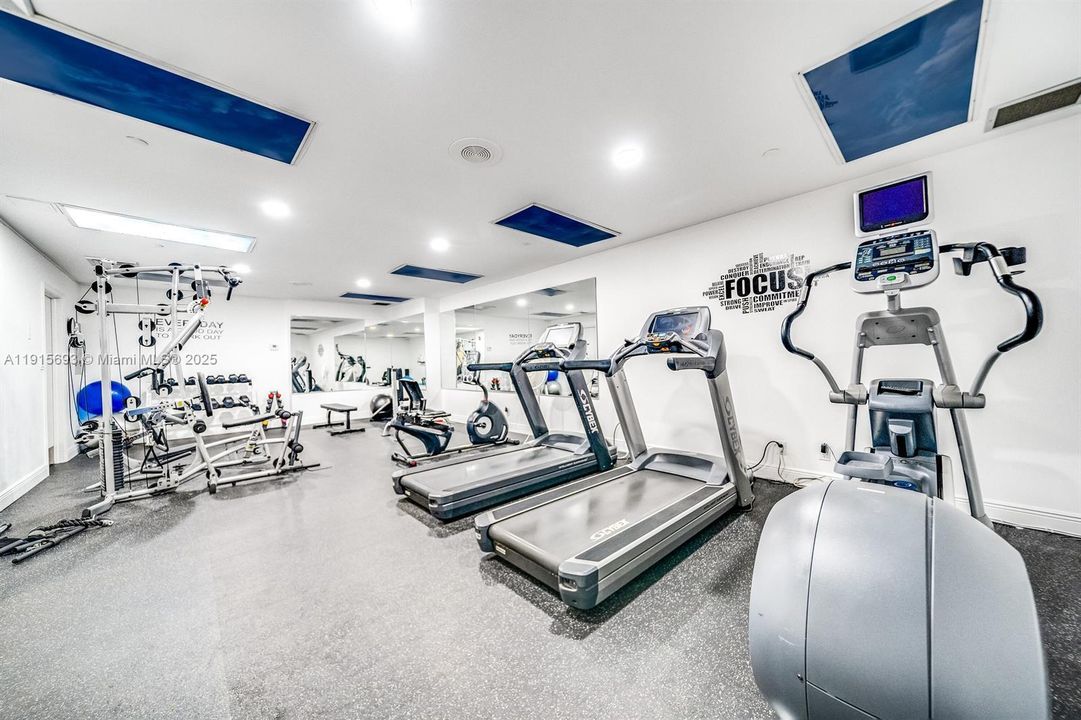 For Sale: $699,900 (2 beds, 2 baths, 1220 Square Feet)