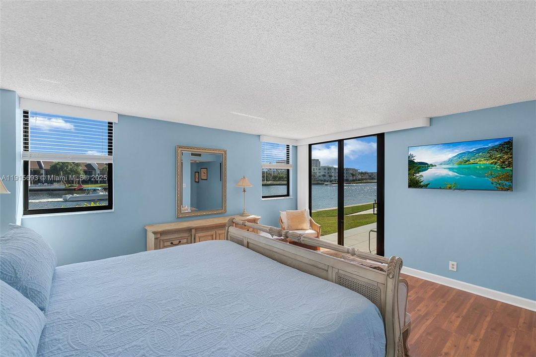 For Sale: $699,900 (2 beds, 2 baths, 1220 Square Feet)