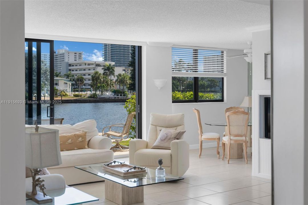 For Sale: $699,900 (2 beds, 2 baths, 1220 Square Feet)