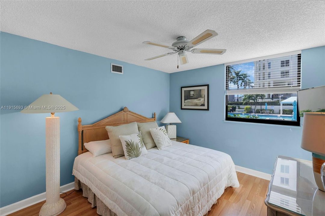 For Sale: $699,900 (2 beds, 2 baths, 1220 Square Feet)