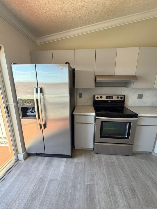 For Rent: $2,200 (2 beds, 2 baths, 990 Square Feet)