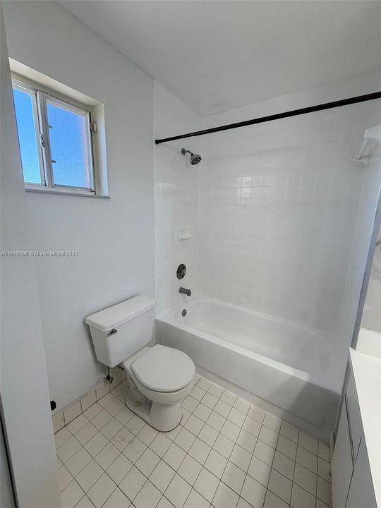 For Rent: $2,200 (2 beds, 2 baths, 990 Square Feet)