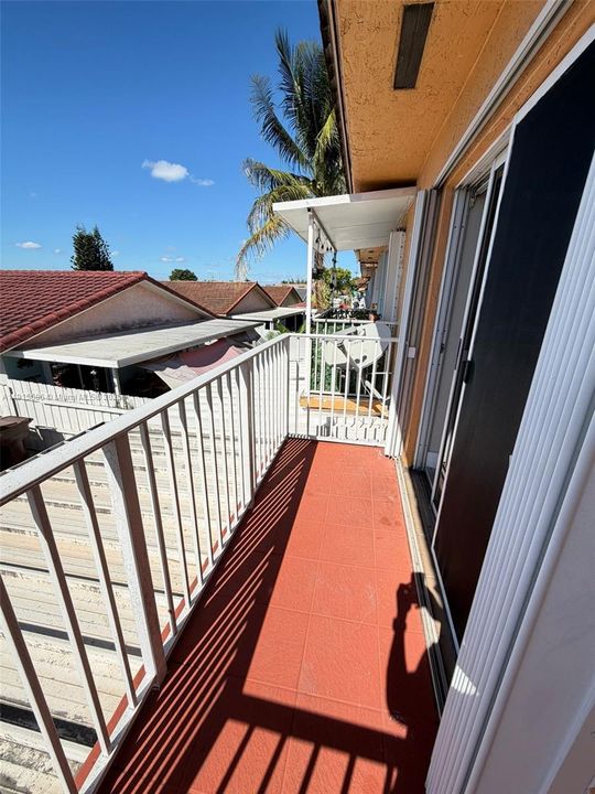 For Rent: $2,200 (2 beds, 2 baths, 990 Square Feet)