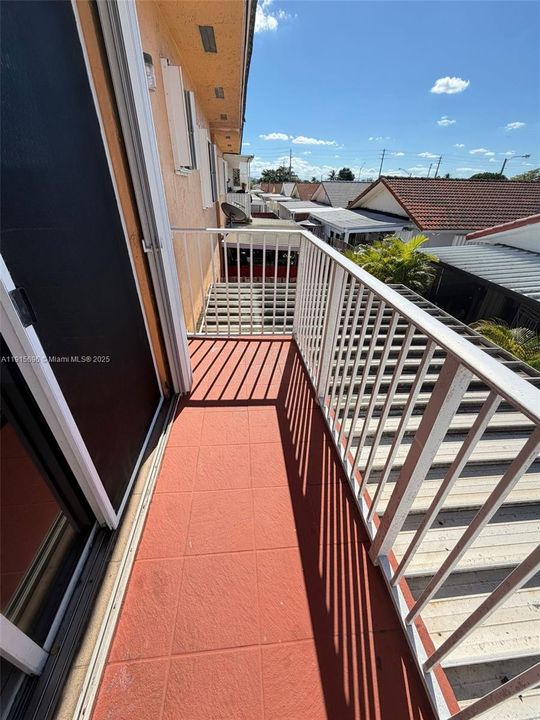 For Rent: $2,200 (2 beds, 2 baths, 990 Square Feet)