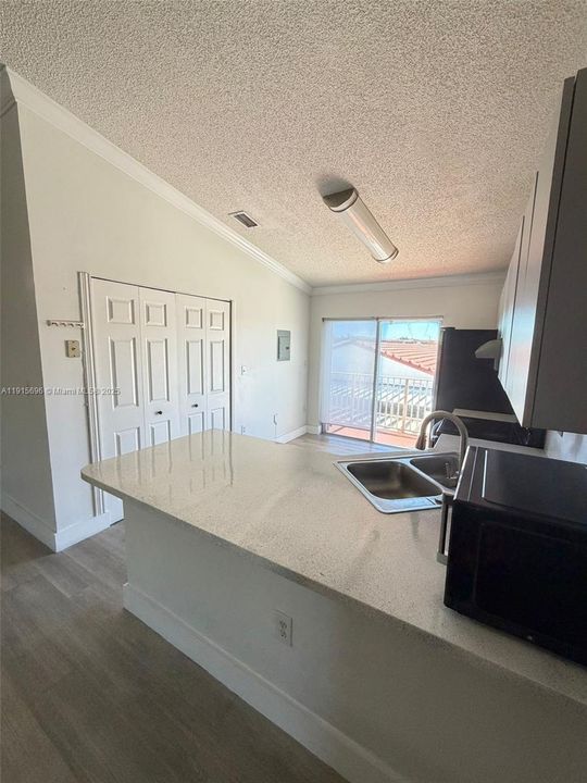 For Rent: $2,200 (2 beds, 2 baths, 990 Square Feet)