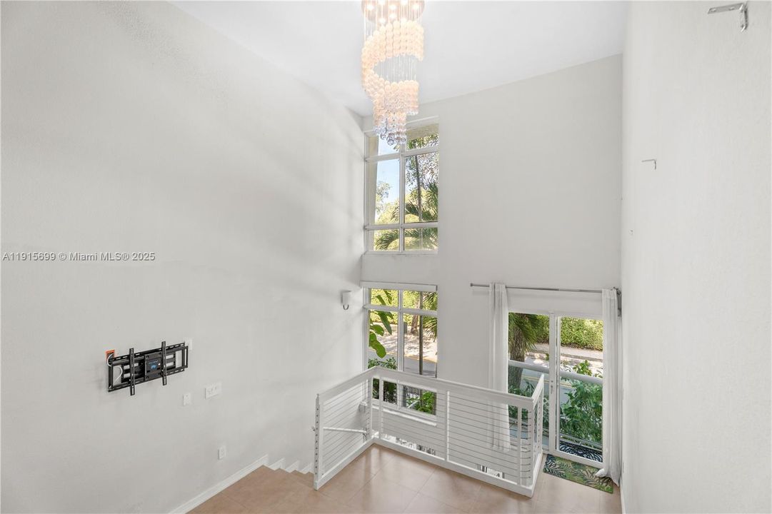 En Venta: $1,250,000 (3 camas, 3 baños, 1430 Pies cuadrados)