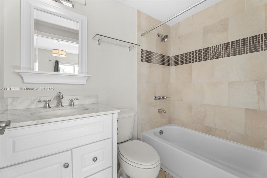 En Venta: $1,250,000 (3 camas, 3 baños, 1430 Pies cuadrados)