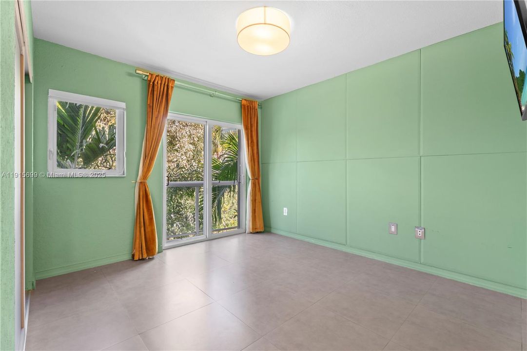 En Venta: $1,250,000 (3 camas, 3 baños, 1430 Pies cuadrados)