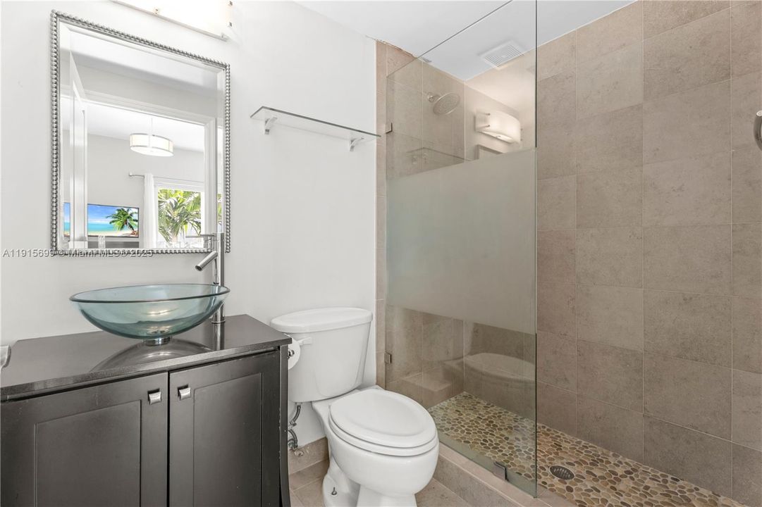 En Venta: $1,250,000 (3 camas, 3 baños, 1430 Pies cuadrados)