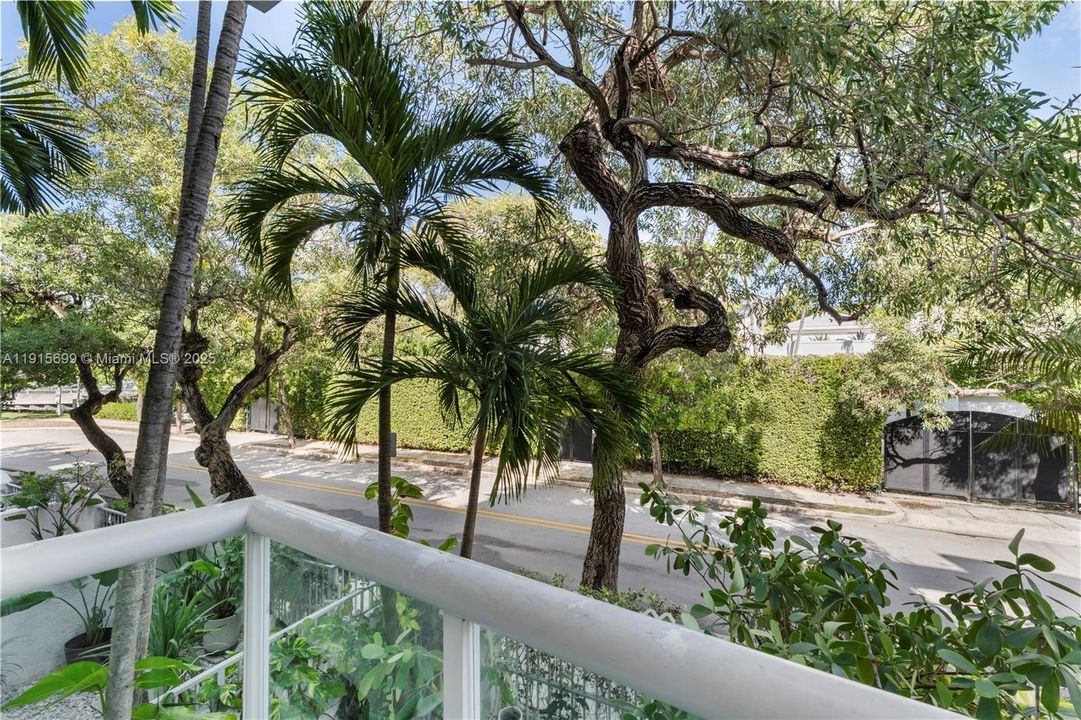 En Venta: $1,250,000 (3 camas, 3 baños, 1430 Pies cuadrados)