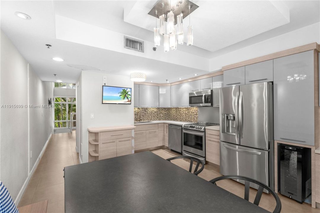 En Venta: $1,250,000 (3 camas, 3 baños, 1430 Pies cuadrados)