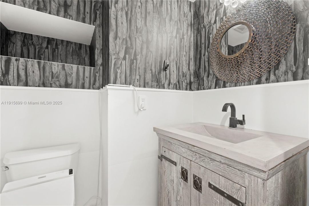 En Venta: $1,250,000 (3 camas, 3 baños, 1430 Pies cuadrados)