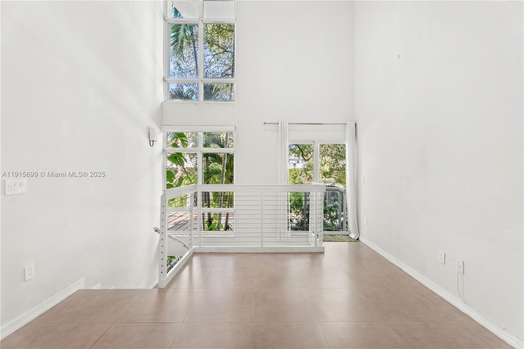 En Venta: $1,250,000 (3 camas, 3 baños, 1430 Pies cuadrados)