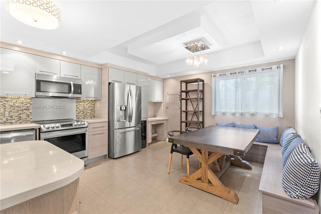 En Venta: $1,250,000 (3 camas, 3 baños, 1430 Pies cuadrados)