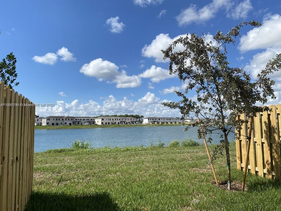 合同活跃: $2,750 (3 贝兹, 2 浴室, 1668 平方英尺)