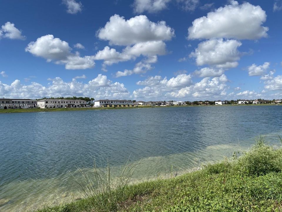 合同活跃: $2,750 (3 贝兹, 2 浴室, 1668 平方英尺)