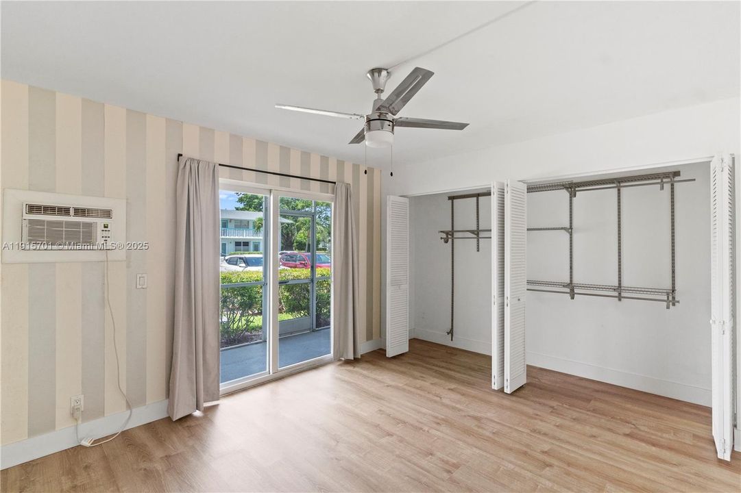 Под контрактом: $99,000 (1 спален, 1 ванн, 585 Квадратных фут)