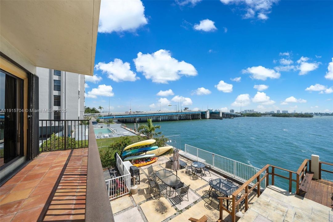En Venta: $350,000 (2 camas, 2 baños, 941 Pies cuadrados)