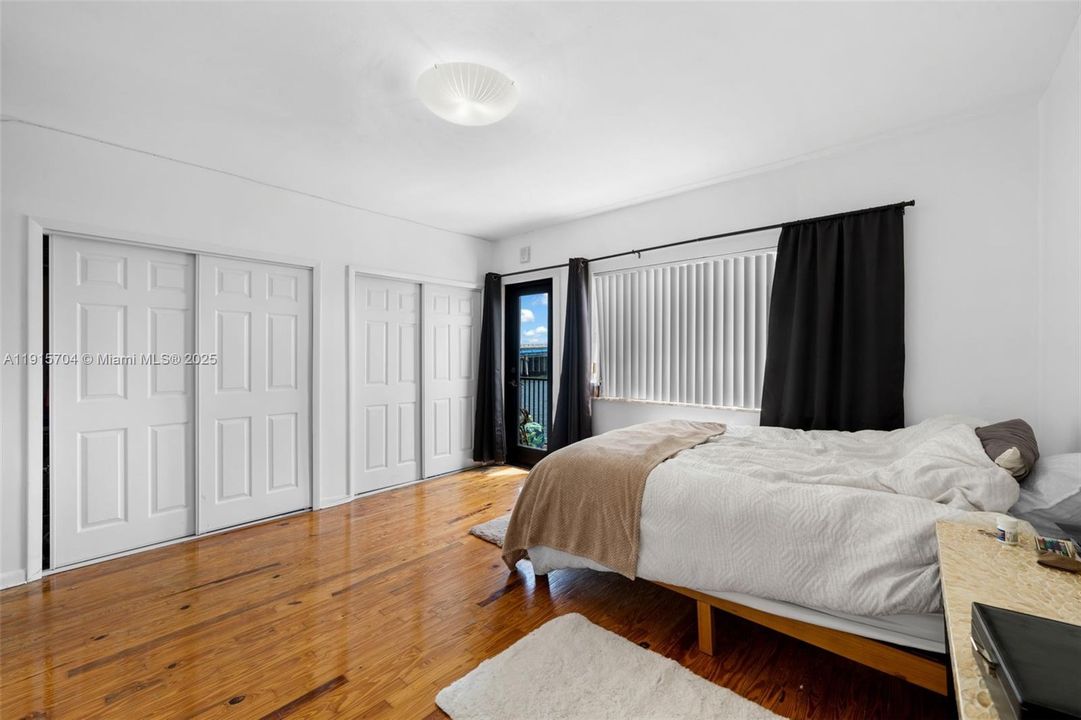 En Venta: $350,000 (2 camas, 2 baños, 941 Pies cuadrados)